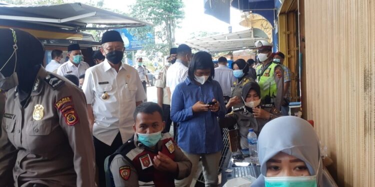 Bupati Sarolangun Tinjau Pelaksanaan Razia Vaksin
