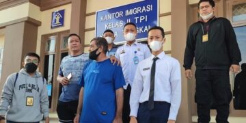 Bikin Onar, Imigrasi Kuala Tungkal Deportasi WNA Asal Pakistan
