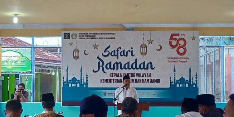 Wakil Bupati Sarolangun melaksanakan kegiatan Safari Ramadhan di Masjid Jami’ Desa Pulau Pandan