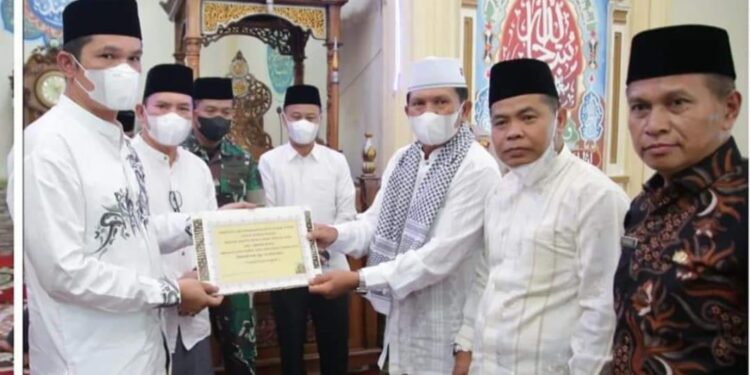 Safari Ramadhan, Wako Ahmadi & Wawako Antos Jum’atan di Masjid Baitunnur