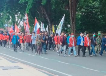 Ratusan Mahasiswa Geruduk Kantor Gubernur Jambi