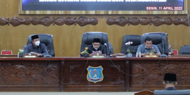 DPRD Tanjab Barat Gelar Rapat Paripurna Ketiga Tanggapan Bupati Atas LKPJ dan Pembentukan Pansus
