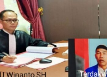 UR Dituntut Tiga Tahun Penjara