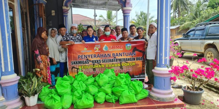 SKK Migas dan KKKS Seleraya Merangin Dua Bagi Sembako Bagi Masyarakat Dua Desa  Sekaligus Gelar Buka Puasa Bersama
