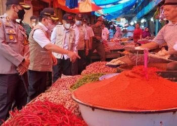 Pastikan Ketersediaan dan Kestabilan Harga Bahan Pokok, Wako Ahmadi Sidak Pasar Tanjung Bajure