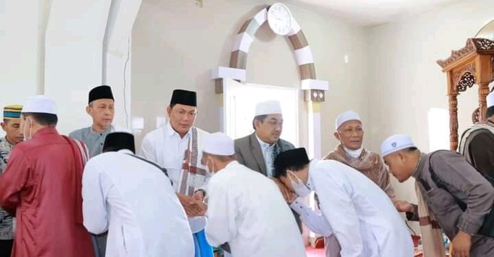 Bupati dan Wabup Sholat Ied di Masjid Syaikh Utsman Tungkal
