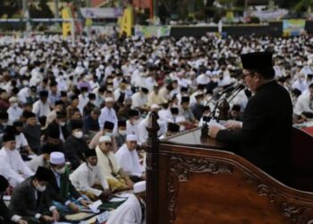 Wako Ahmadi & Wawako Antos Sholat Ied Idul Fitri 1443 H di Lapangan Mardeka