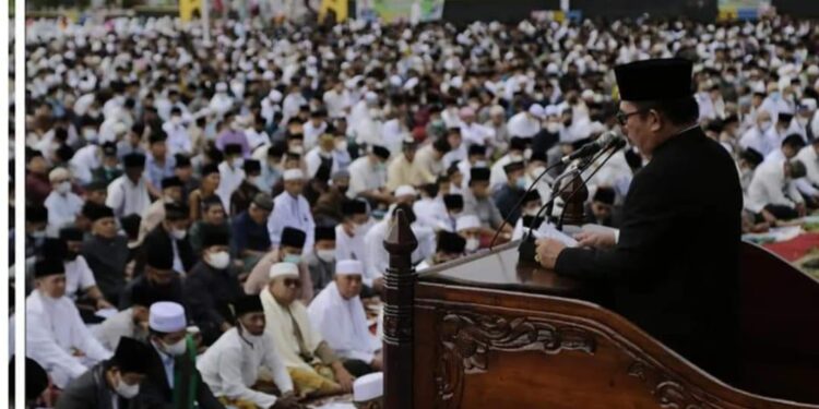Wako Ahmadi & Wawako Antos Sholat Ied Idul Fitri 1443 H di Lapangan Mardeka