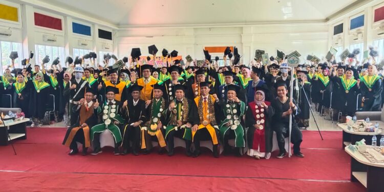 281 Mahasiswa Fakultas Tarbiyah dan Ilmu Keguruan IAIN Kerinci Diwisuda, ini Pesan Rektor dan Dekan