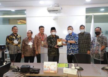 Bupati Tanjab Barat Sampaikan Usulan Program Pengembangan Masyarakat dan Kegiatan Sinergi di Kantor SKK Migas Pusat