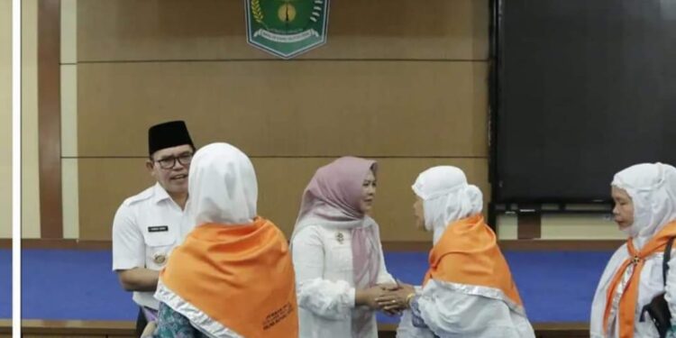 Wako Ahmadi Lepas Jama’ah Calon Haji Kota Sungai Penuh