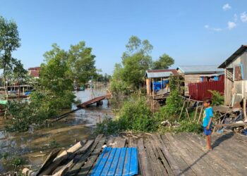 Terkena Abrasi, Lima Rumah di Kuala Tungkal Rusak Parah