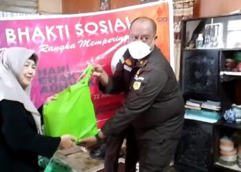 Peringati Hari Bhakti Adyaksa Ke-62 dan Hut IAD Ke-22, Kejari Tanjab Barat Gelar Bhakti Sosial