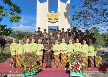 Peringati Hari Bhakti Adhyaksa ke-62, Kejaksaan Negeri Sungai Penuh Ziarah ke Makam Pahlawan