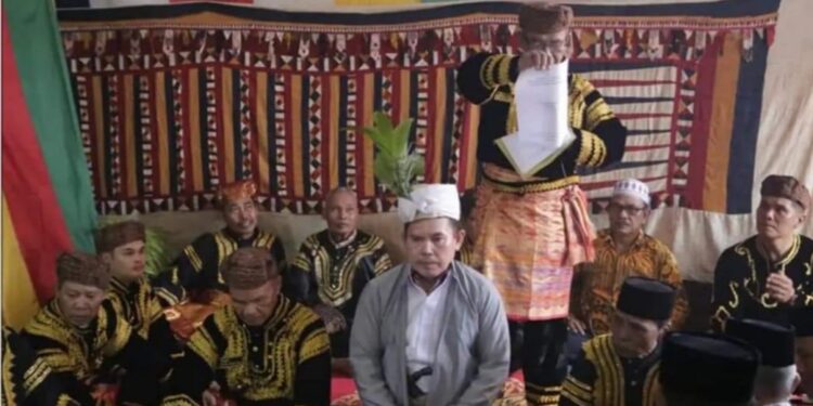 Wako Ahmadi Dinobatkan Sebagai Depati Batuah Pagar Negeri