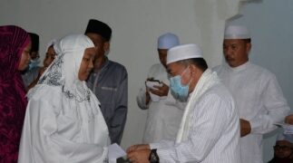Gubernur Jambi Al Haris Berikan Bantuan Bagi Anak Yatim