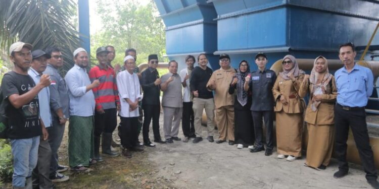 Komisi II DPRD Tanjab Barat Lakukan Peninjauan Terkait Limbah PDAM Tirta Pengabuan Yang Rusak Kebun Warga