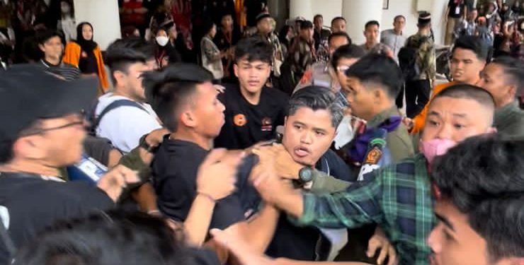 Cacatnya Birokrasi Dalam Pelaksanaan PKKMB Universitas Jambi