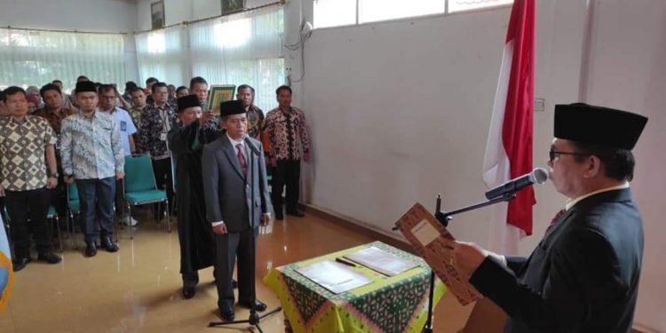 Wako Ahmadi Lantik Direktur Perumda Tirta Khayangan