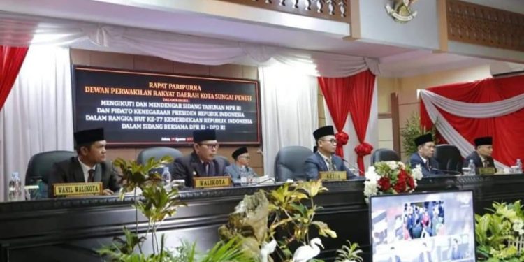 Wako Ahmadi & Wawako Antos Hadiri Paripurna Istimewa DPRD Kota Sungai Penuh