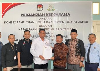 Kasi Datun Kejari Muaro Jambi: Kejari Muaro Jambi Tanda Tangani MoU Pendampingan Sonsong Pemilu 2024