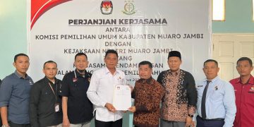 Kasi Datun Kejari Muaro Jambi: Kejari Muaro Jambi Tanda Tangani MoU Pendampingan Sonsong Pemilu 2024