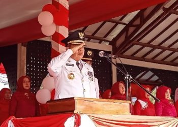 Penjabat Bupati Henrizal Pimpin Upacara HUT Kemerdekaan RI Ke-77 Tahun 2022