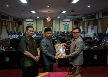 Wako Ahmadi dan DPRD Kota Sungai Penuh Tandatangani Kesepakatan KUA dan PPAS Tahun Anggaran 2023