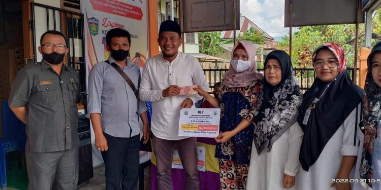 Pemdes Desa Sembilan Tanah Kampung Bagikan BLT DD untuk Tahap 7, 8 dan 9