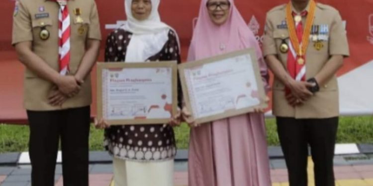 Wako Ahmadi, Wawako Antos & Sekda Alpian Terima Penghargaan Gerakan Pramuka