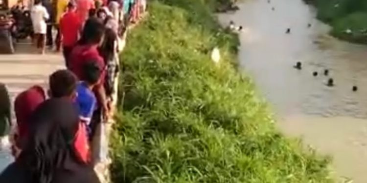 Seorang Anak Kelas 3 SD Dikabarkan Hanyut di Sungai Batang Merao