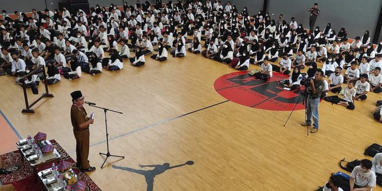 Wako Ahmadi Buka Latihan Dasar Kepimpinan SMA I Sungai Penuh