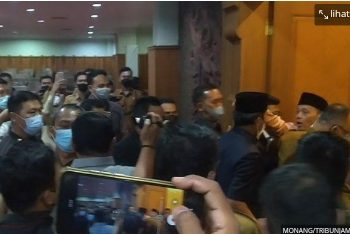 BREAKING NEWS Adu Cekcok di Paripurna DPRD Provinsi Jambi, Kronologis Nyaris Baku Hantam