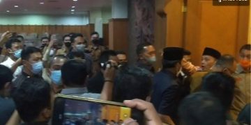 BREAKING NEWS Adu Cekcok di Paripurna DPRD Provinsi Jambi, Kronologis Nyaris Baku Hantam