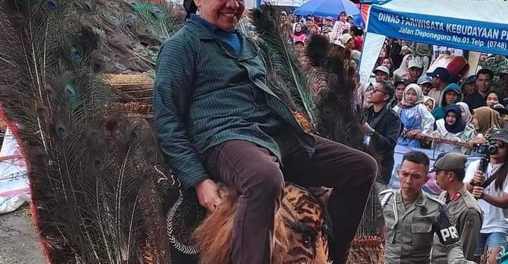 Bupati Kerinci Adirozal hadiri Festival Budaya Gunung Labu