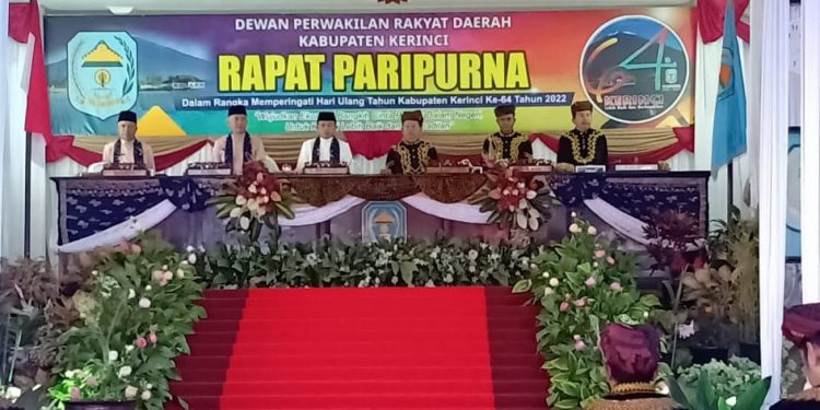 Adirozal Hadiri Rapat Paripurna Istimewa HUT ke-64 Kabupaten Kerinci