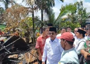 Bupati Serahkan Sejumlah Bantuan Korban Kebakaran di Kuala Tungkal