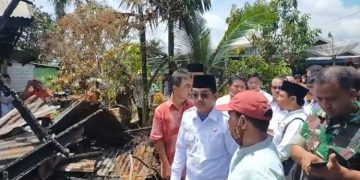 Bupati Serahkan Sejumlah Bantuan Korban Kebakaran di Kuala Tungkal