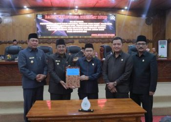 Bupati Hadiri Rapat Paripurna Keempat di DPRD Tanjab Barat