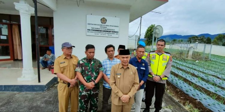 Adirozal Pantau dan Koordinasi dengan Petugas PPAG Terkait Aktivitas Gunung Kerinci