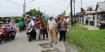 Tinjau Sejumlah Jalan Rusak, Bupati Bakal Perbaiki Segera