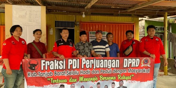 Fraksi PDI Perjuangan Tanjab Barat Berikan Bantuan Untuk Korban Kebakaran