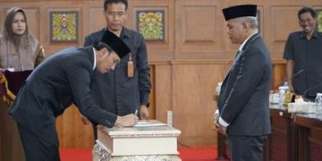 Ketua DPRD Lantik Abdul Jalil, PAW Afif Firmansyah