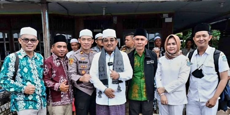 Silaturahmi Ke Desa Sungai Dualap, Bupati Akan Dirikan Tower