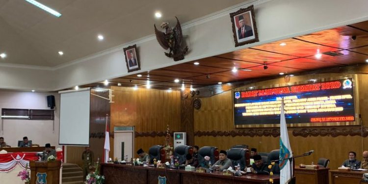 Fraksi PDIP Tanjab barat Beri Pandangan Umum Terkait APBD Tahun Anggaran 2023