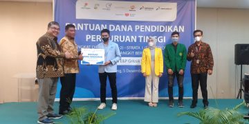 Medco E&P Grissik Serahkan Beasiswa Untuk 360 Mahasiswa dan Guru Honorer