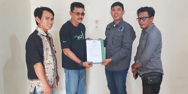 Serahkan SK Kepengurusan DPC Batanghari, PJS Jambi Siap Berkompetensi