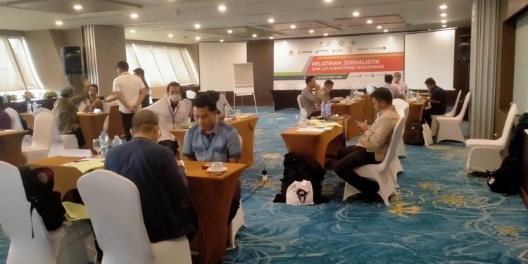 38 Jurnalis FJM Jambi Ikuti Uji Simulasi Rapat Redaksi