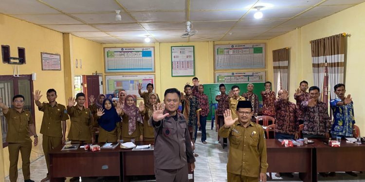 Jadi Narasumber di Desa Pantai Gading, Kejari Tanjab Barat Sampaikan Pentingnya Transparansi Penggunaan Dana Desa