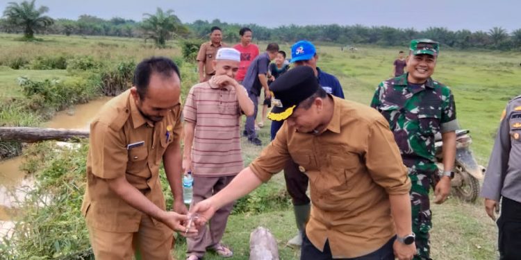 Cepat Tanggap, Pj. Bupati Sarolangun Tinjau Langsung Lokasi Wabah Penyakit yang Menyerang Ternak Kerbau